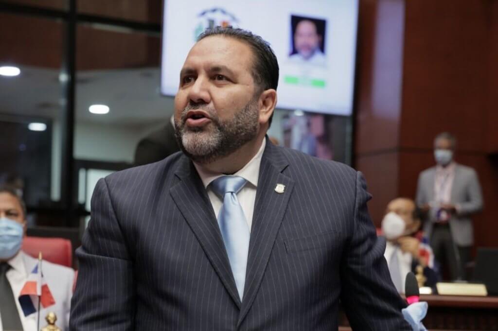 Rogelio Genao, quien es un alto dirigente del Partido Reformista Social Cristiano (PRSC).