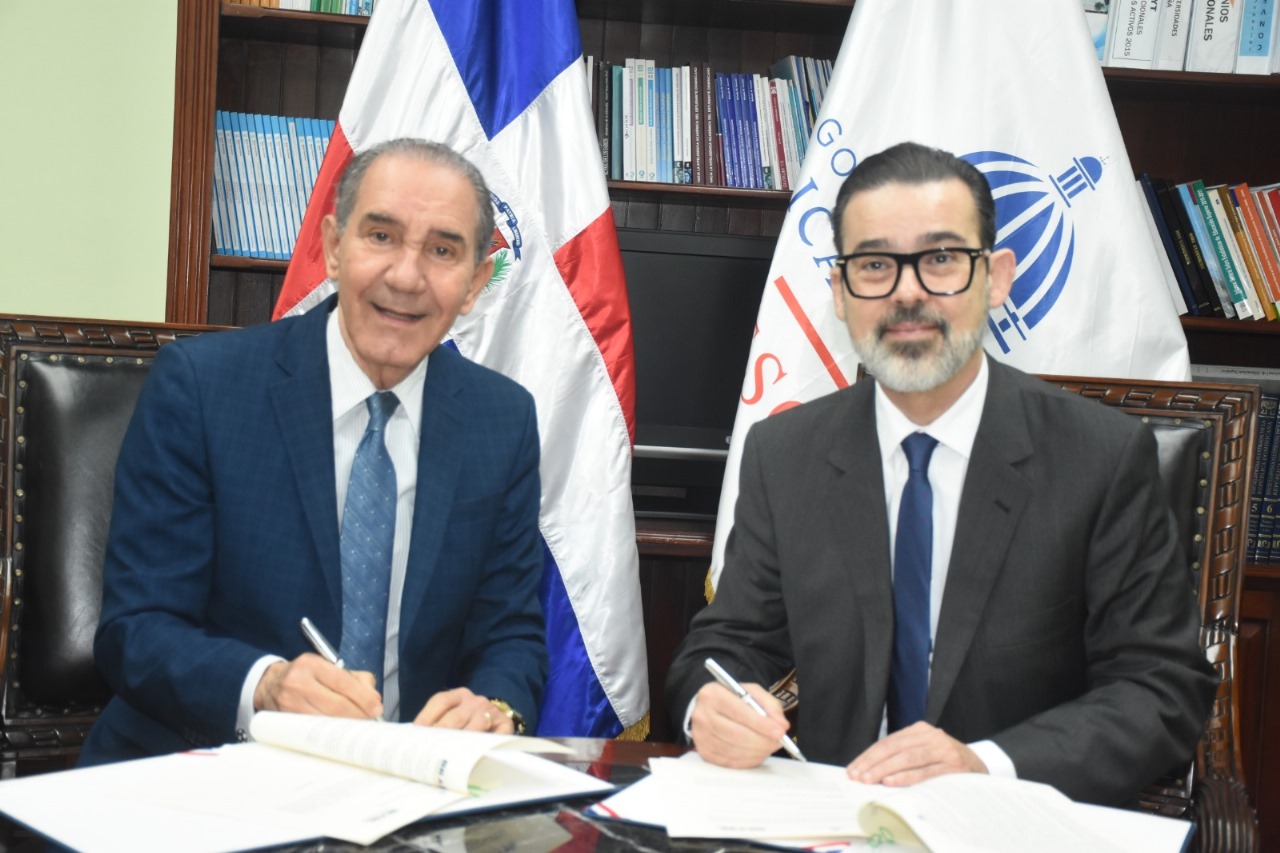 Franklin García Fermín, y el embajador de Brasil en la República Dominicana, Carlos Luis Dantas Coutinho Pérez