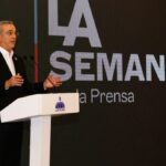 Abinader entrega expediente y promete justicia contra la corrupción.
