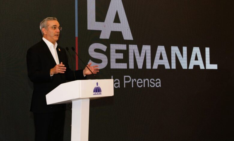 Abinader entrega expediente y promete justicia contra la corrupción.