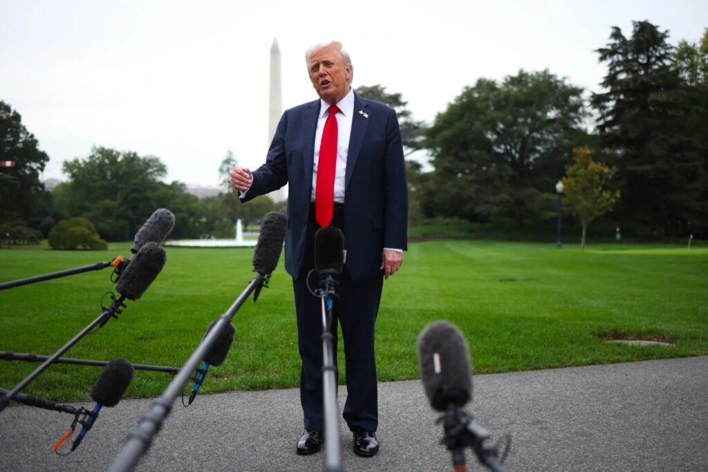 El presidente de Estados Unidos, Donald Trump, ha lanzado este viernes un ultimátum a Hamás para que acepte su plan sobre el futuro de la Franja de Gaza, al fijar como fecha límite el próximo domingo a las seis de la tarde hora Washington D.C. (medianoche en España). El mandatario ha advertido que se trata de la "última oportunidad" para el grupo palestino y ha amenazado con duras consecuencias en caso de que sea rechazado.