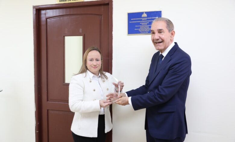 Homenaje poderoso a las fundadoras del Inglés por Inmersión resalta liderazgo del MESCyT