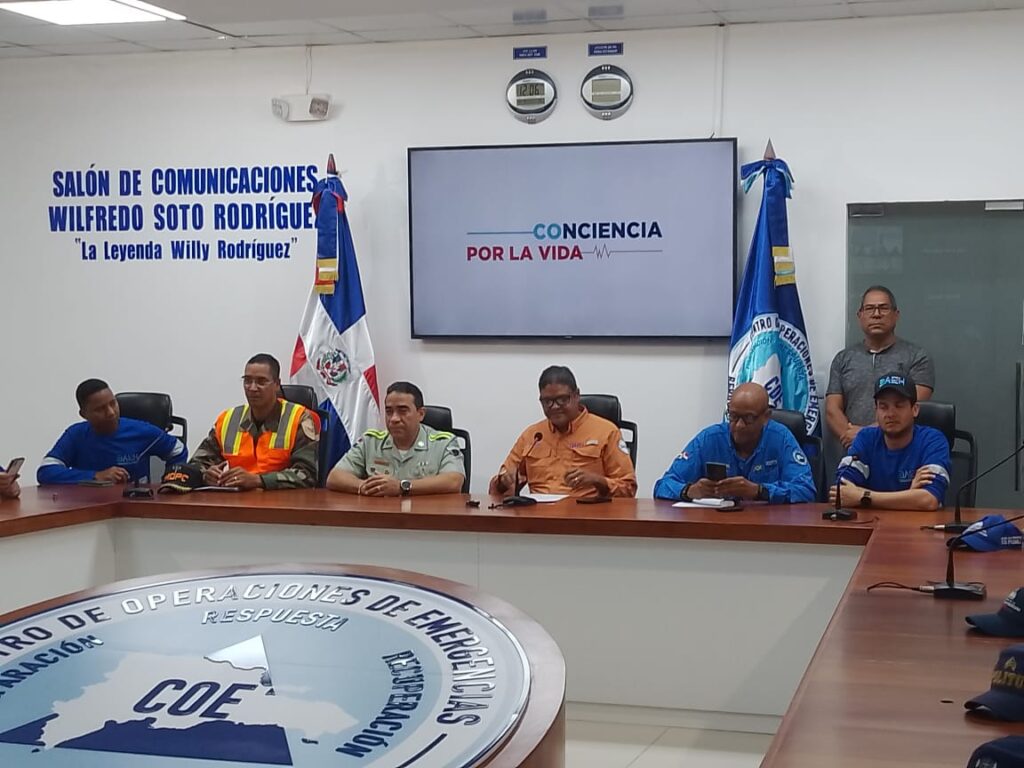 El general Juan Manuel Méndez, director del COE, informó sobre el operativo en una rueda de prensa celebrada en la sede institucional.