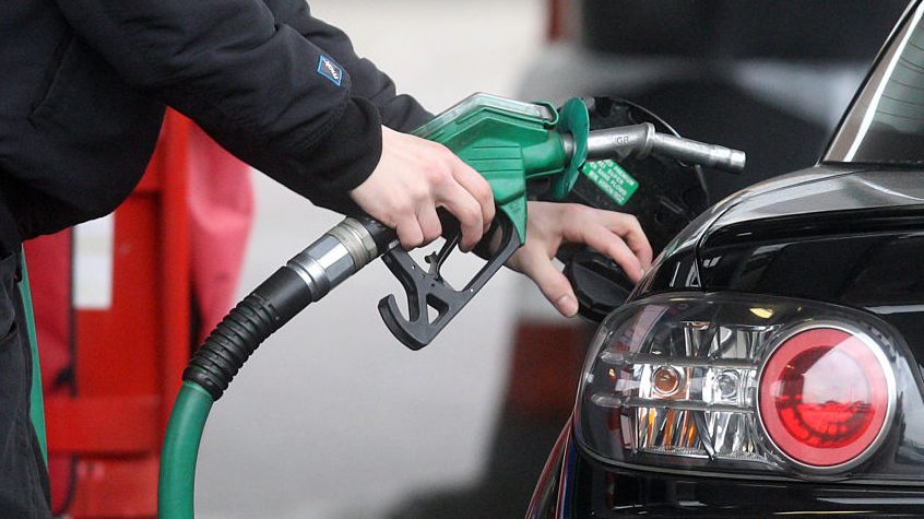 El anuncio sobre la medida de aumento en los precios de la Gasolina por el gobierno, lo informó el Ministerio de Industria, Comercio y Mipymes (MICM).