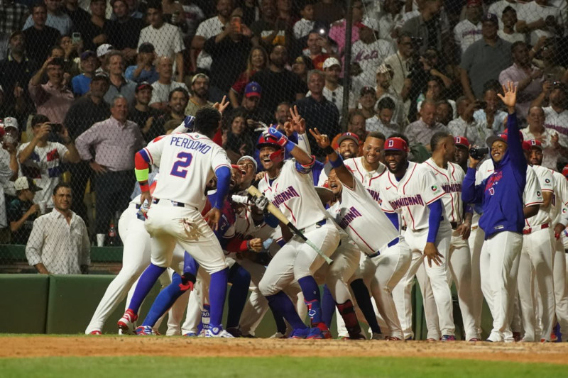 Los tres jonrones de Soto, Machado y Caminero se produjeron en el cuarto episodio, que marcó un rally de cinco carreras para dominicana, que llegó a ese episodio debajo del marcador 4-3.