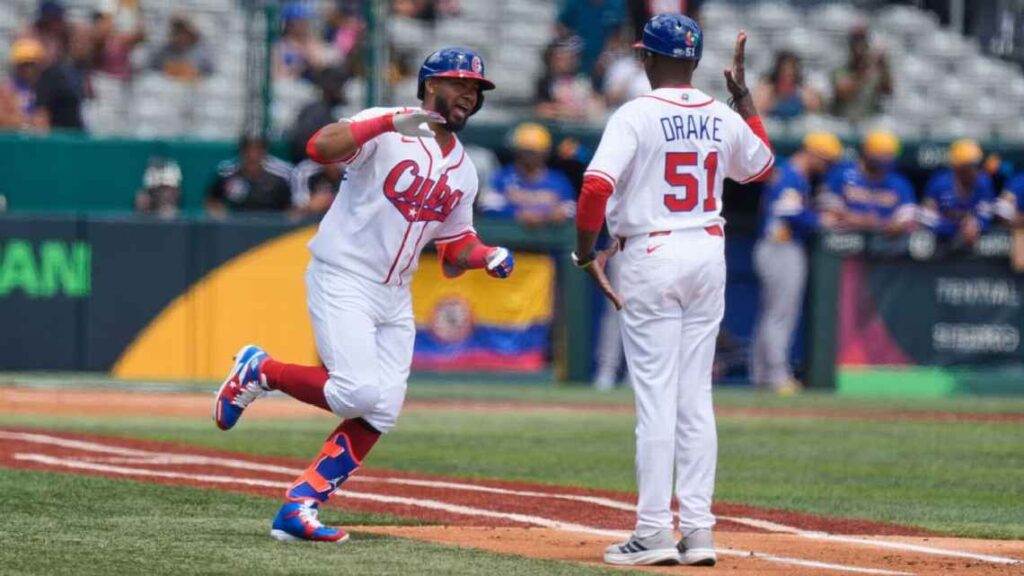Dos jonrones impulsaron la victoria d cuba 7-4 y dejaron fuera a Colombia del Clásico Mundial de Béisbol.