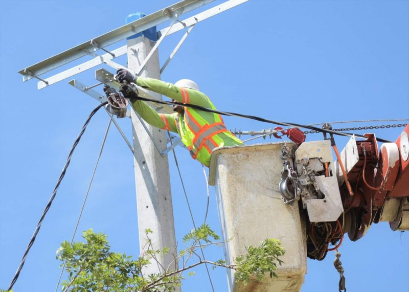 El déficit  del sector energético se perfilan como las principales tareas pendientes y retos que enfrenta la economía dominicana en 2025.