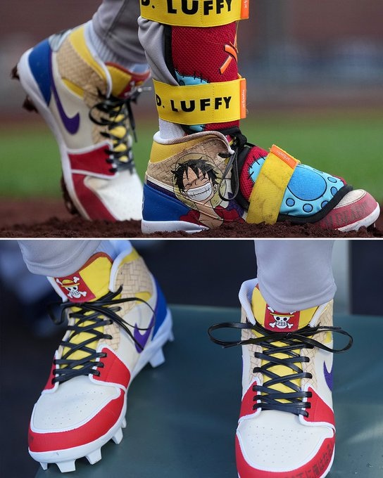 una exposición de estilo pop. Jazz Chisholm Jr., el dinámico segunda base de los Yankees de Nueva York, acaparó los focos durante la noche de apertura al presentarse con unos Air Jordan 1 personalizados inspirados en el famoso anime «One Piece».