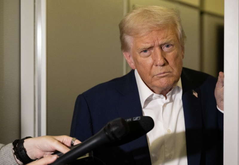 Trump, se refiere al conflicto en Medio Oriente tras ser entrevistado por periodistas de distintos Medios de Comunicación.