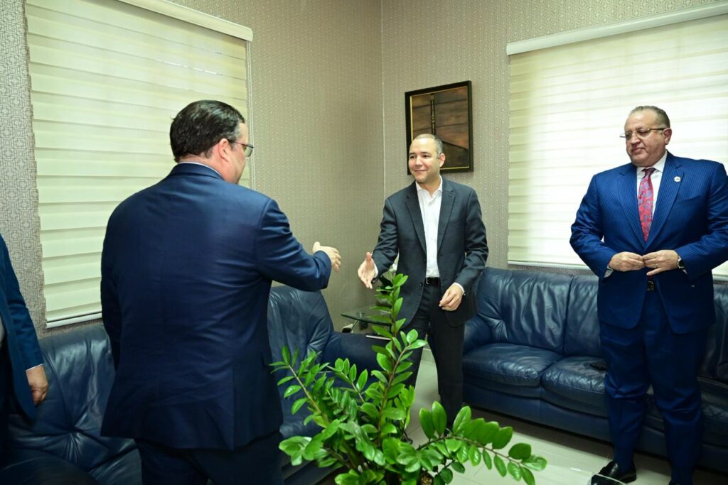 El ministro de la Presidencia, José Ignacio Paliza, informó que el Gobierno continuará su ronda de consultas con actores clave, incluyendo un encuentro con el expresidente Danilo Medina para evaluar la crisis de Medio Orienete.