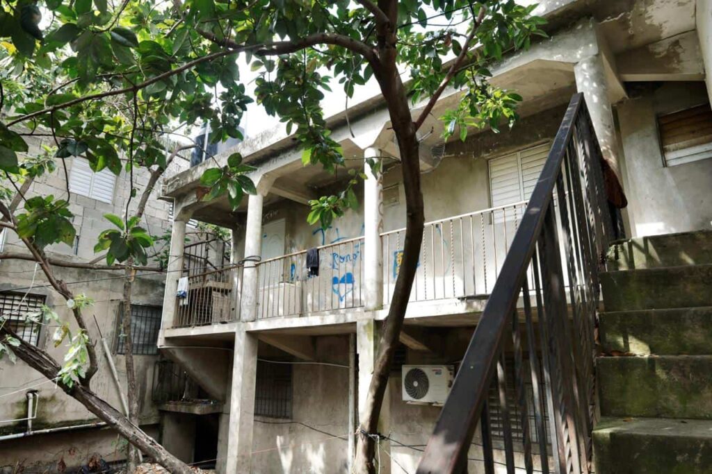 Vivienda donde residía la menor con sus hermanos, en Los Girasoles junto a su padre y asesino, hoy, en prisión. 