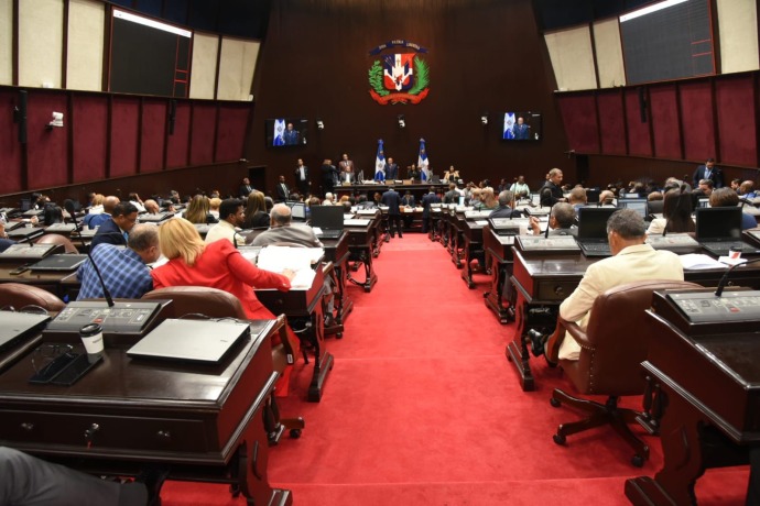 Diputados en sección para conocer y aporbar préstamos al vapor 