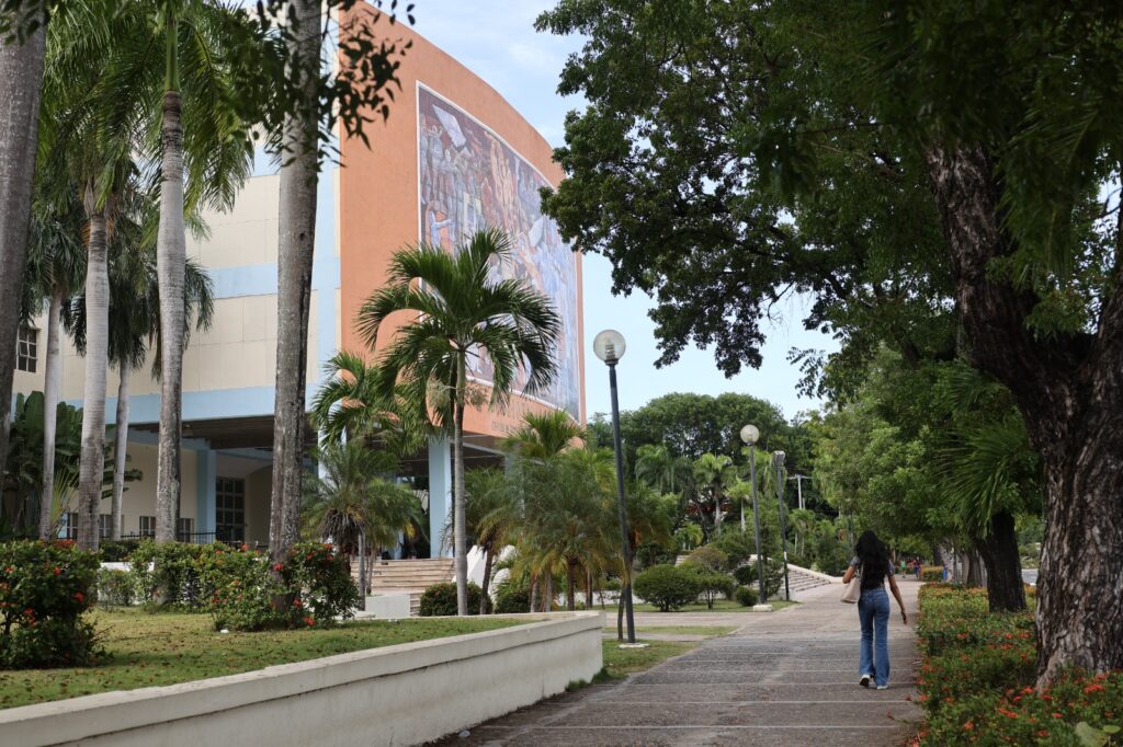 Estudiantes esperan que la nueva rectoría impulse cambios que faciliten concluir las carreras en menor tiempo.