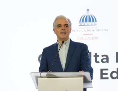 El ministro de Educación encabezó un foro sectorial y afirmó que la reforma educativa debe construirse con la participación de todos.
