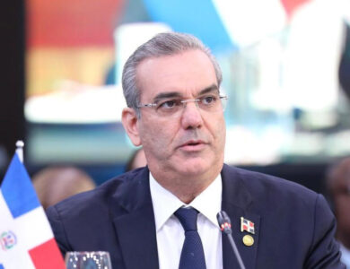 Abinader reubica a Alfonso Rodríguez y designa nuevo cónsul en Los Ángeles