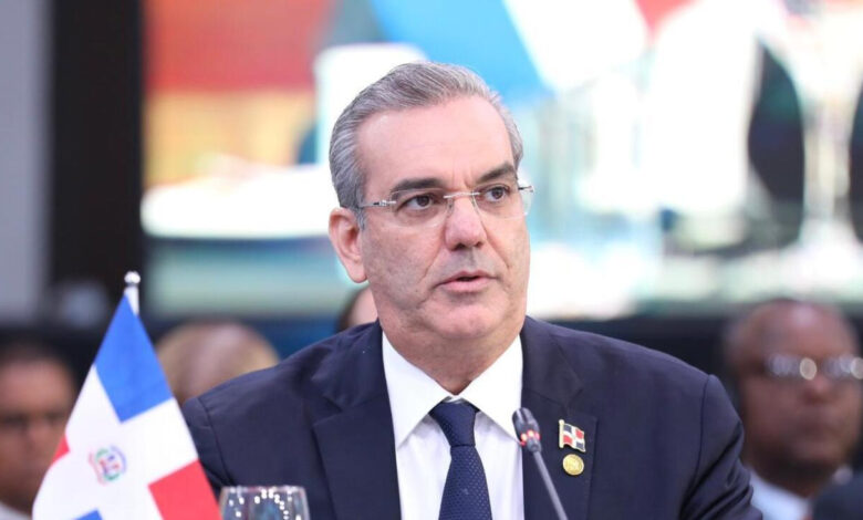 Abinader reubica a Alfonso Rodríguez y designa nuevo cónsul en Los Ángeles