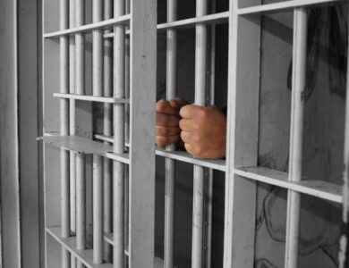 Agentes de seguridad desplegaron un operativo de búsqueda tras la fuga de un hombre acusado de agresión sexual que escapó de una unidad del Ministerio Público en el Distrito Nacional.