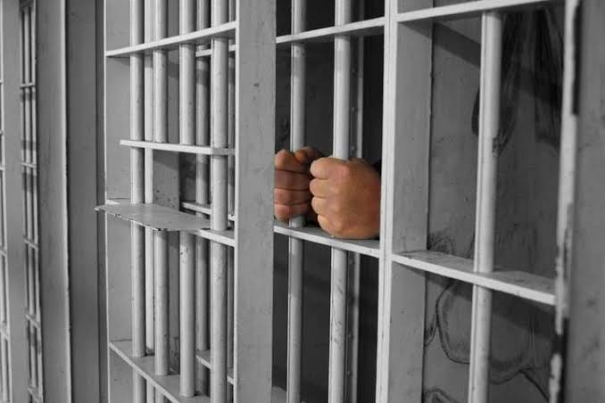 Agentes de seguridad desplegaron un operativo de búsqueda tras la fuga de un hombre acusado de agresión sexual que escapó de una unidad del Ministerio Público en el Distrito Nacional.