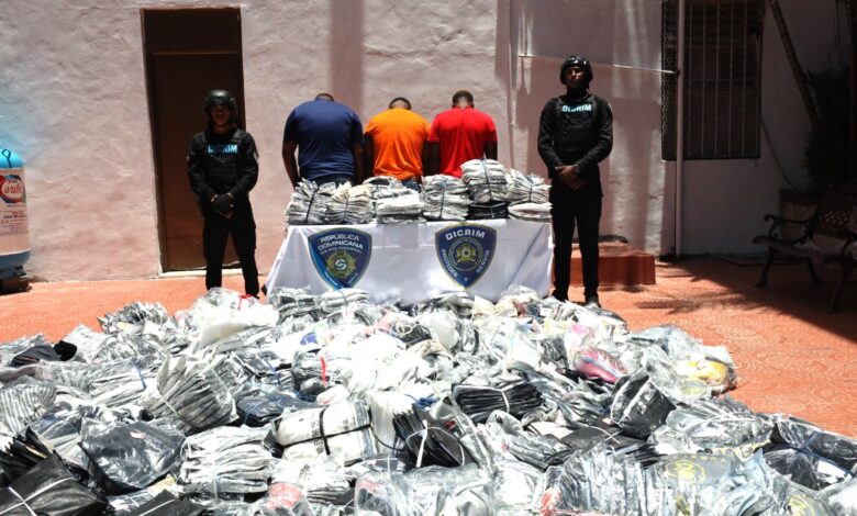 Los operativos permitieron ocupar cuatro armas artesanales, drogas y municiones durante intervenciones realizadas en distintos sectores de Barahona.