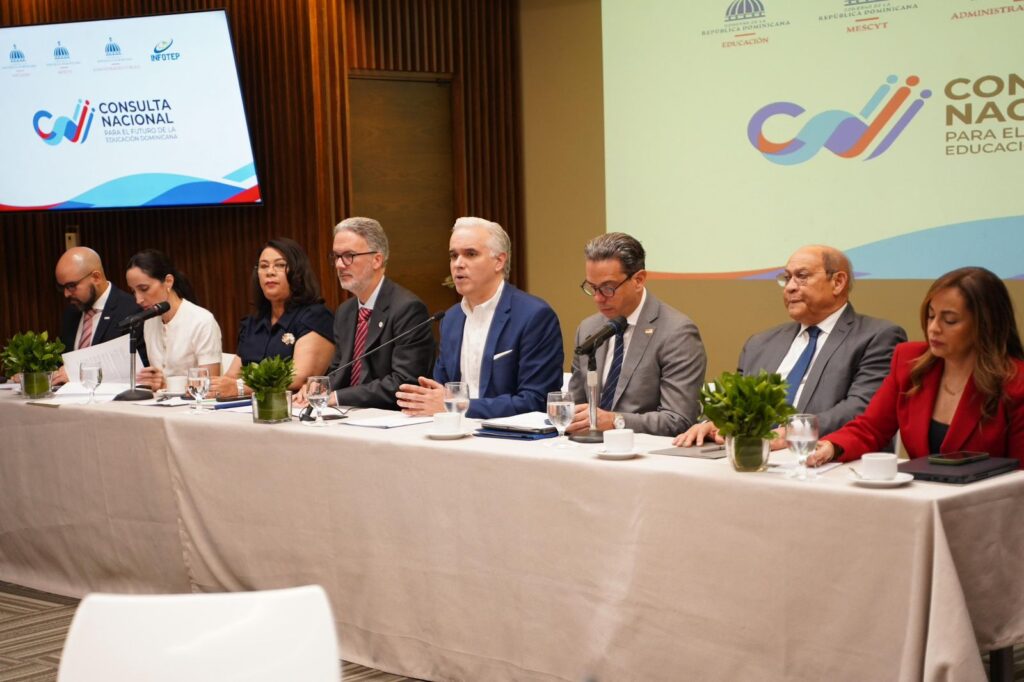 "La educación no puede seguir de espaldas al mercado laboral", plantean empresarios