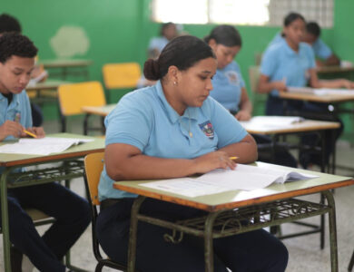 Gobierno garantiza inicio puntual del año escolar