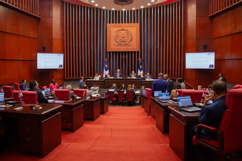 Senado da luz verde a reforma de la Policía; proyecto pasa a Diputados