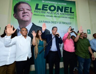 La Fuerza del Pueblo el expresidente municipal del PLD en Laguna Salada, Juan Román Durán, el empresario y dirigente social Junior Rafael Núñez Reynoso
