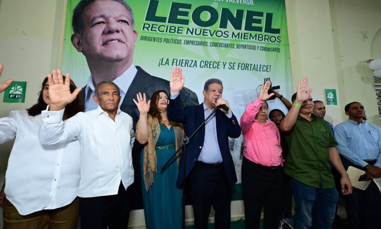 La Fuerza del Pueblo el expresidente municipal del PLD en Laguna Salada, Juan Román Durán, el empresario y dirigente social Junior Rafael Núñez Reynoso
