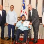 Abinader encabeza entrega de más de 36 mil becas tecnológicas del ITLA