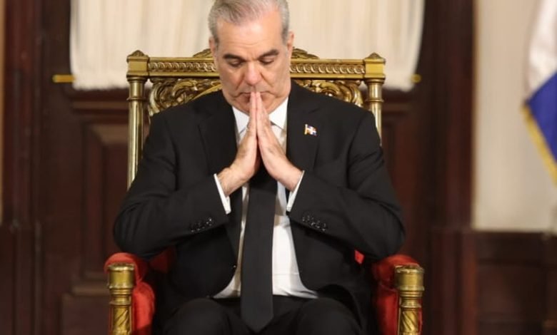 Abinader llama a servir con humildad y fe