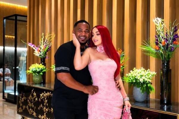 Edwin Encarnación y Karen Yapoort se pusieron fin a su matrimonio, según confirmó públicamente el expelotero.