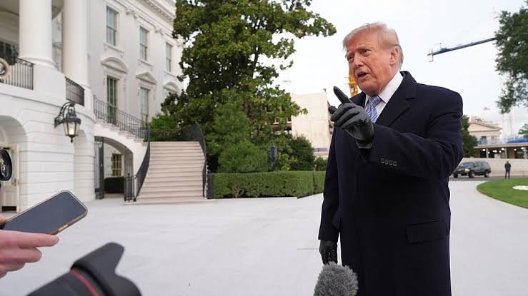 Trump promete golpear con mucha fuerza a Irán