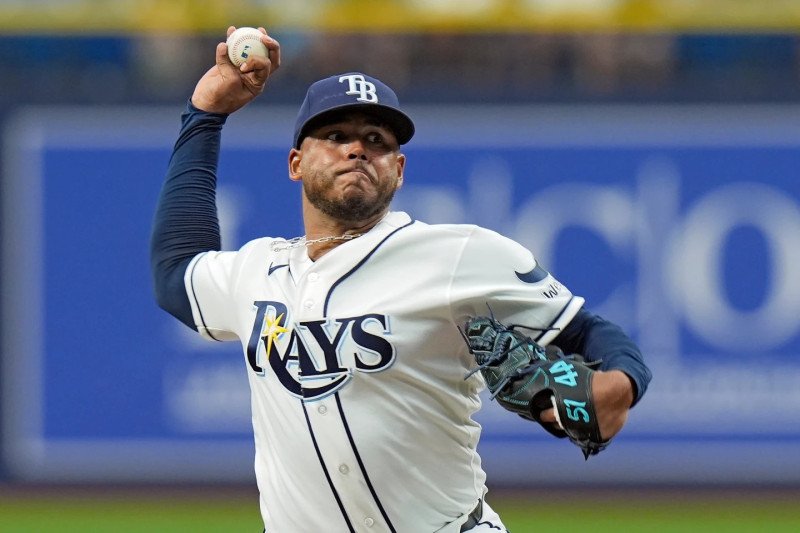 Freddy Peralta brilló en el Juego 6 de la Serie de Campeonato de la Liga Americana, mientras Junior Caminero y Yandy Díaz conectaron jonrones para sellar el triunfo de los Rays por 7-3.
