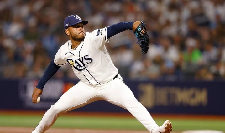 Freddy Peralta abrirá el segundo juego de los Rays en la Serie de Campeonato