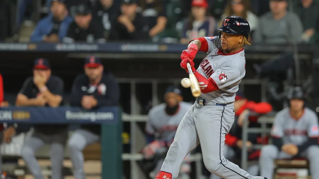 José Ramírez durante el segundo partido de la Serie de Campeonato de la Liga AmericanaAP