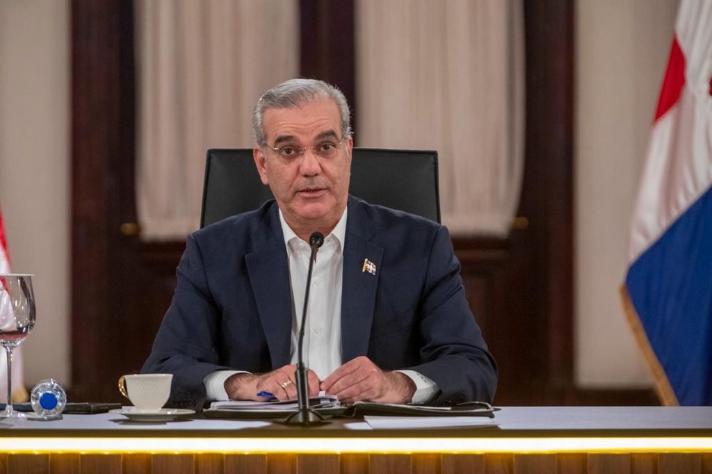 Abinader defiende los subsidios del Gobierno, que incluyen ayudas para 1.5 millones de familias, combustibles, trigo, transporte y electricidad.